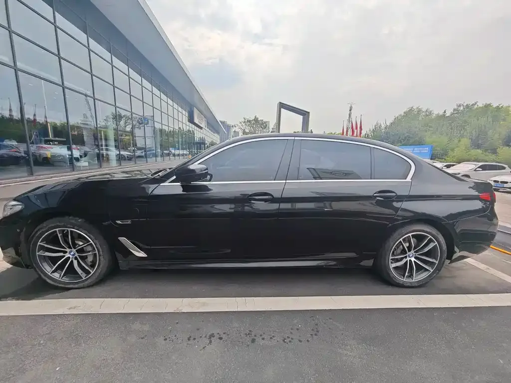 BMW 5 Series New Energy — фото 7