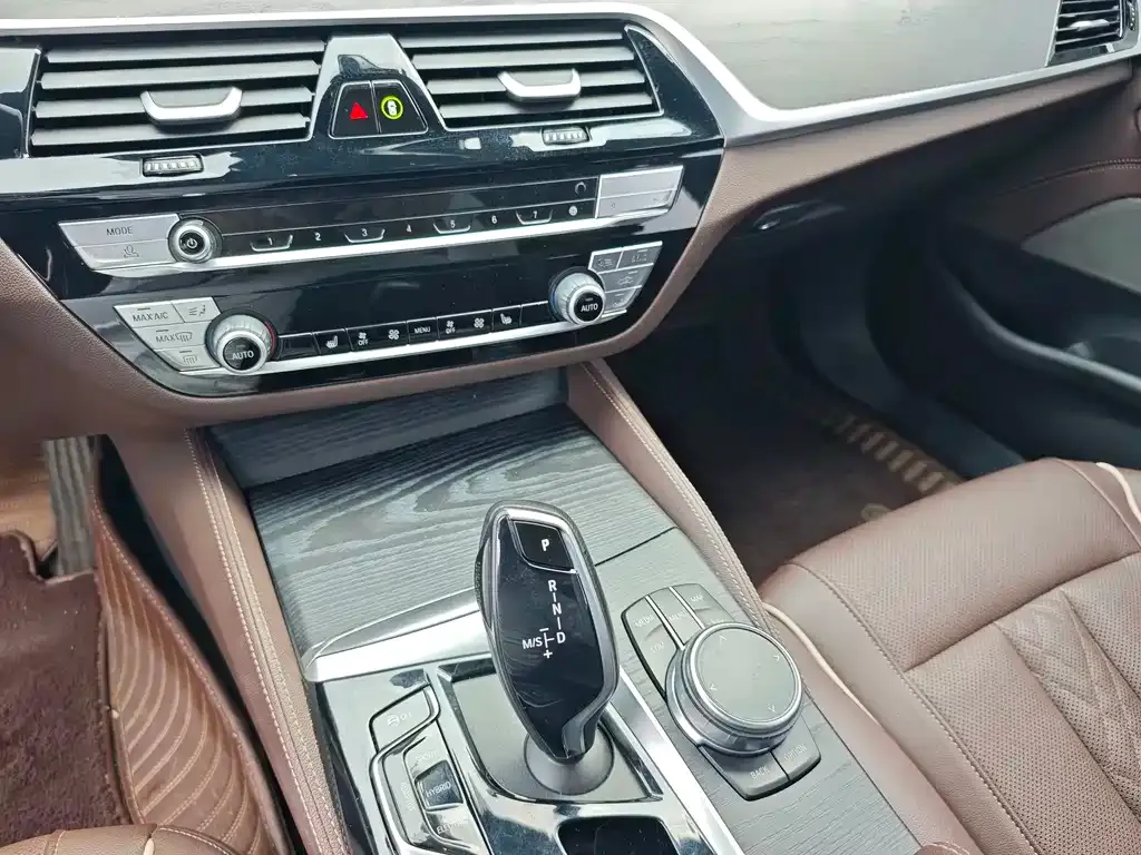 BMW 5 Series New Energy — фото 10