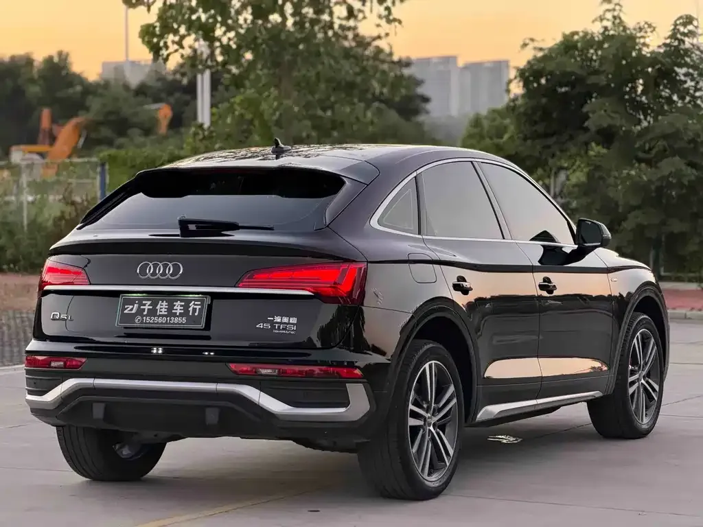 Audi Q5L Sportback — фото 5