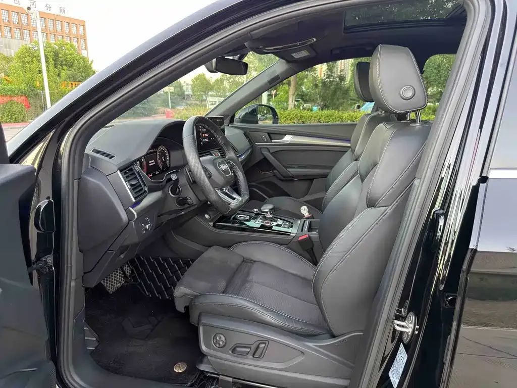 Audi Q5L Sportback — фото 9