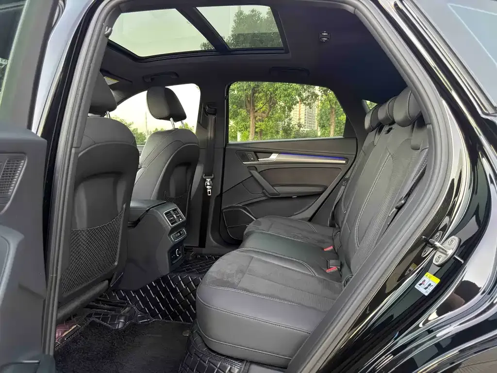 Audi Q5L Sportback — фото 6