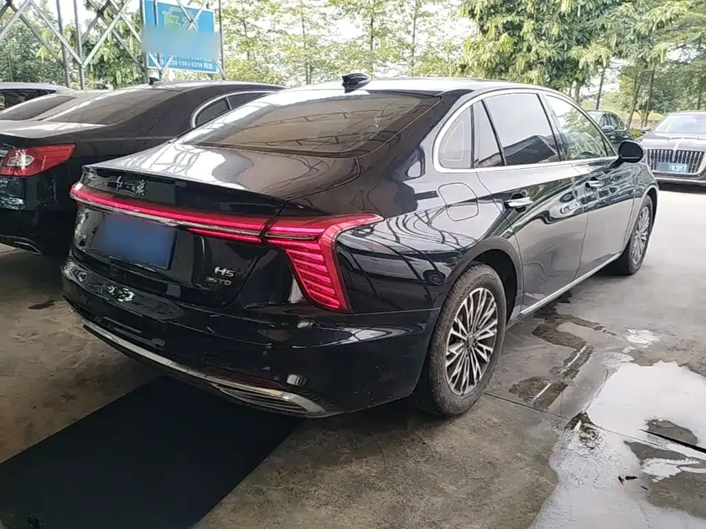 Hongqi H5 — фото 3