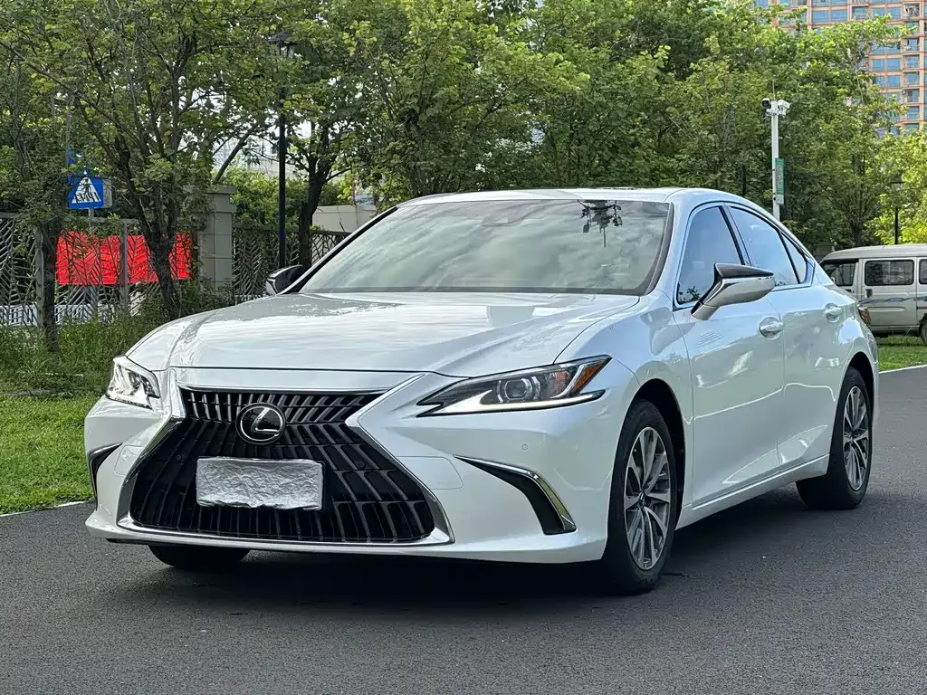 Lexus ES — фото 1