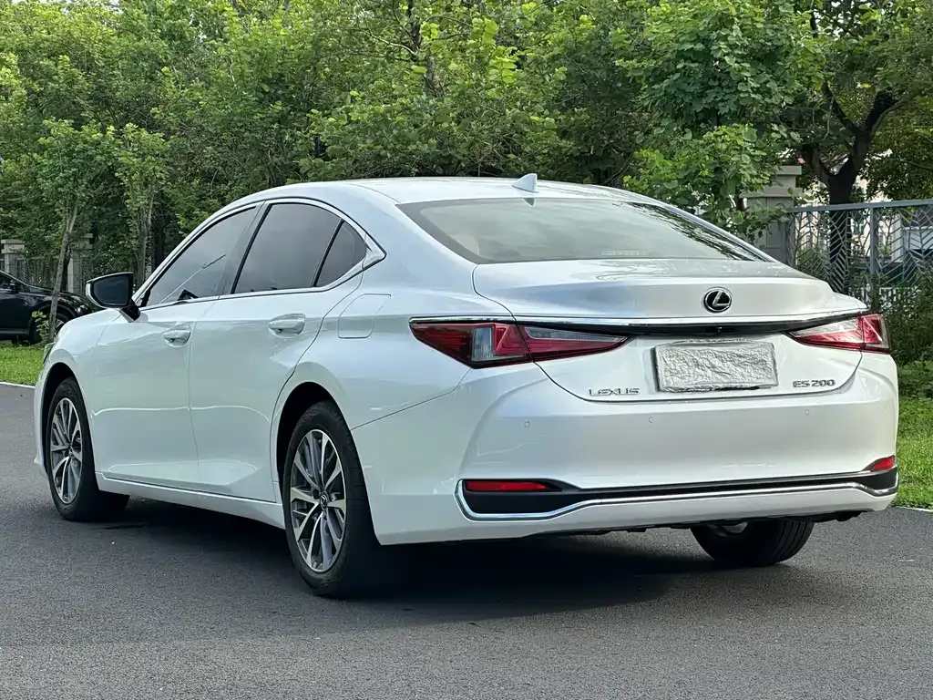 Lexus ES — фото 8