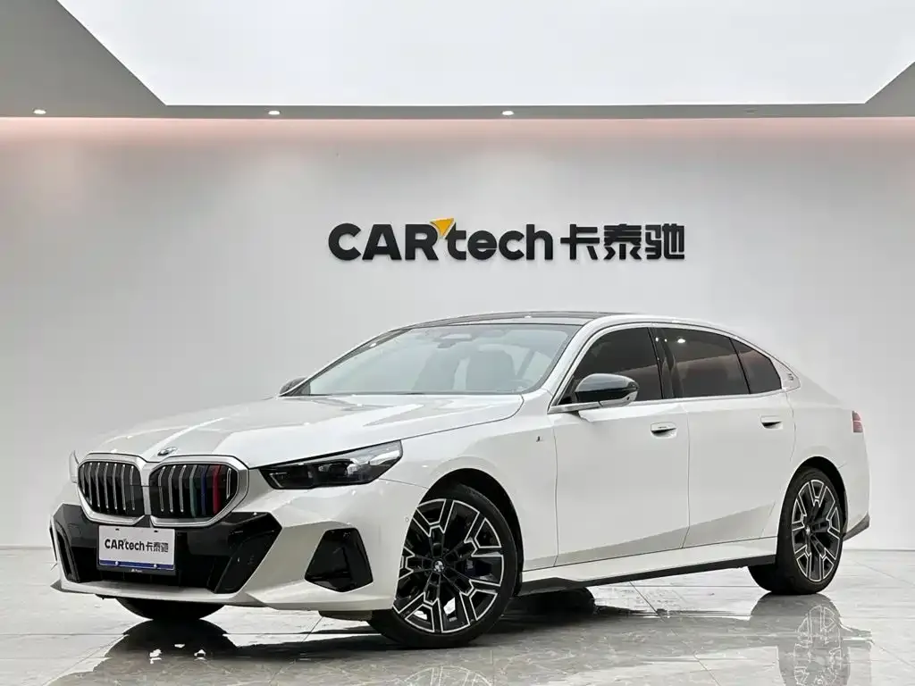 BMW 5 Series — фото 1