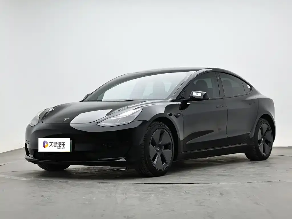 Tesla Model 3 — фото 1