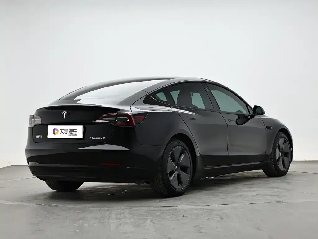 Tesla Model 3 — фото 5