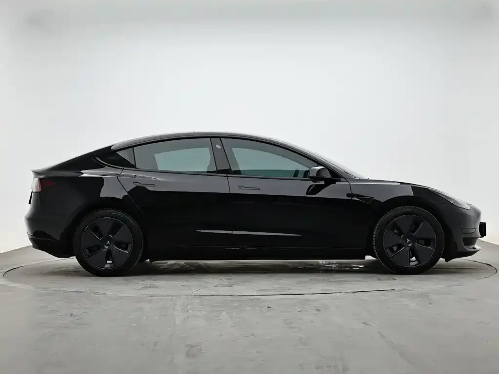 Tesla Model 3 — фото 7