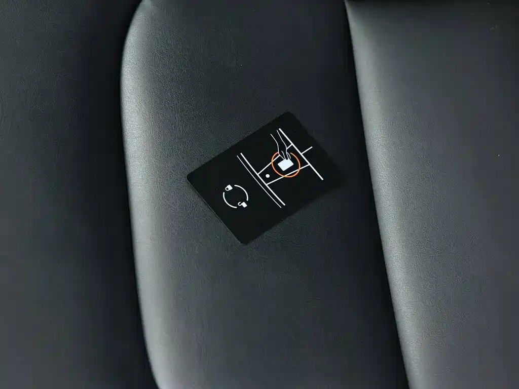Tesla Model 3 — фото 10