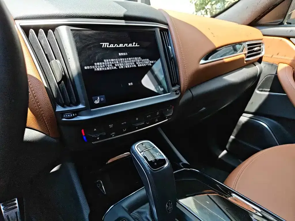 Maserati Levante — фото 4