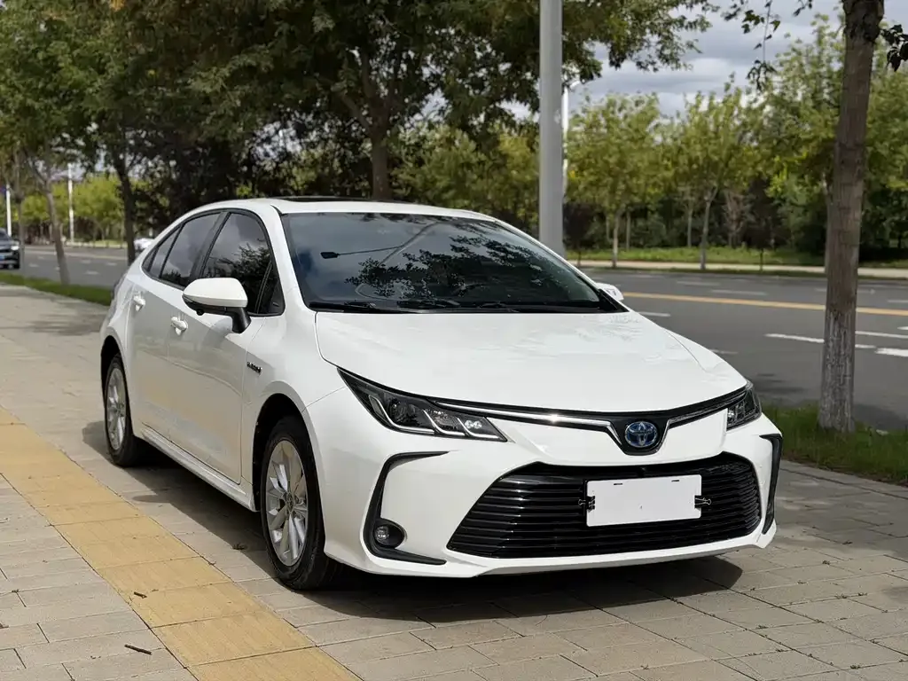 Toyota Corolla — фото 5