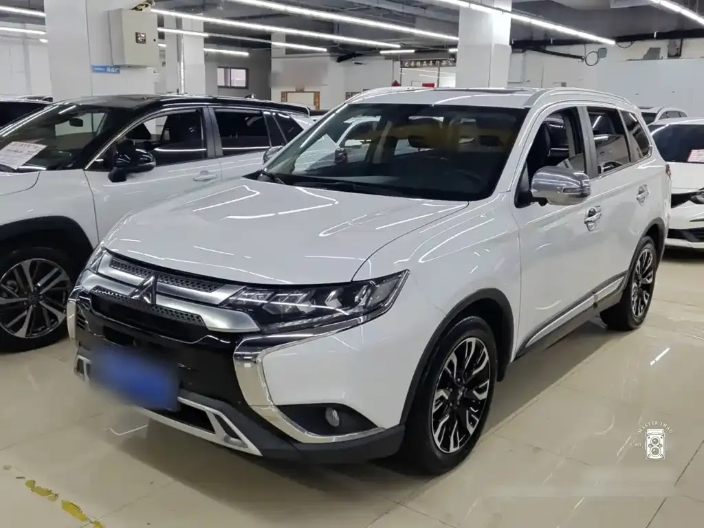 Mitsubishi Outlander — фото 2