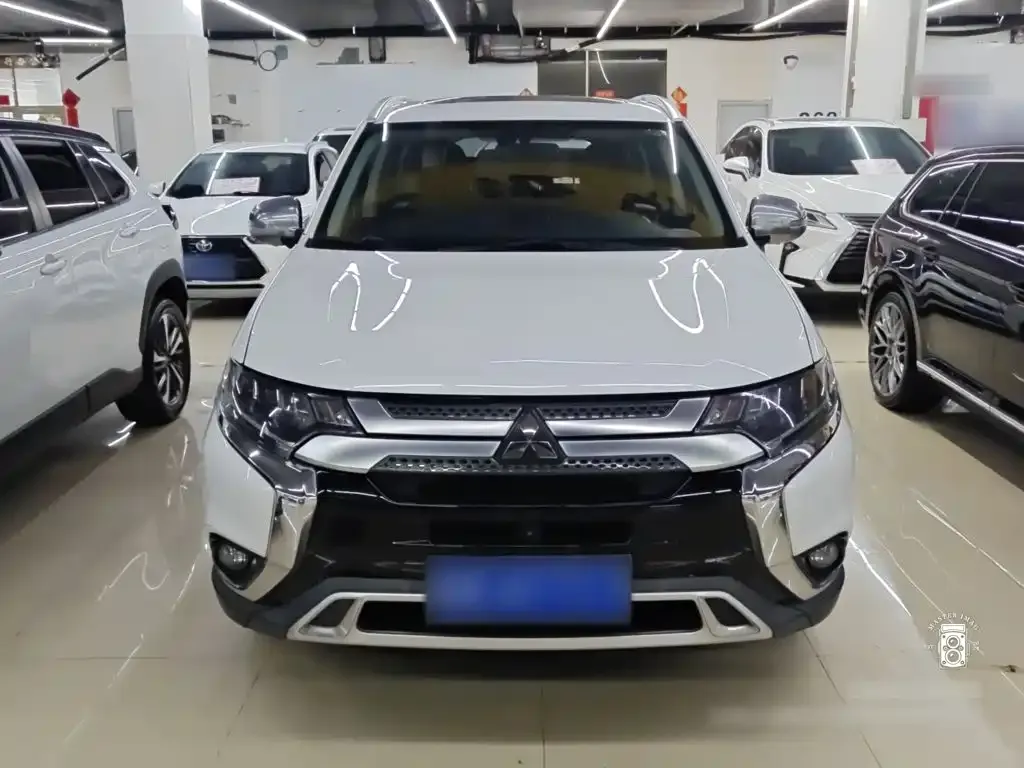 Mitsubishi Outlander — фото 9