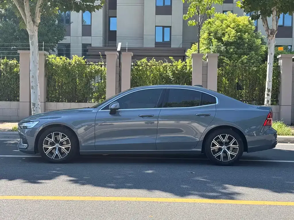 Volvo S60 — фото 4