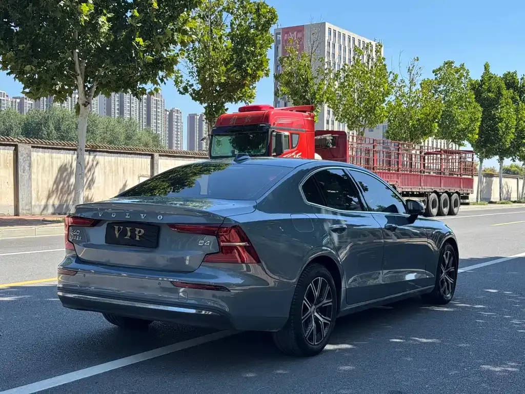 Volvo S60 — фото 10