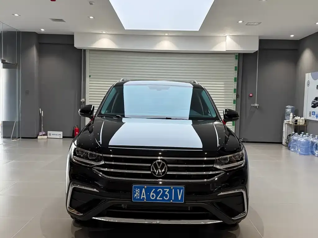 Volkswagen Tiguan L — фото 2
