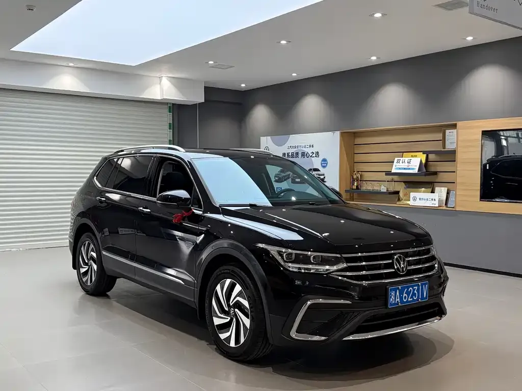 Volkswagen Tiguan L — фото 4