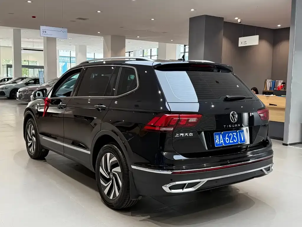 Volkswagen Tiguan L — фото 8
