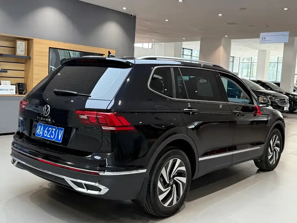 Volkswagen Tiguan L — фото 6