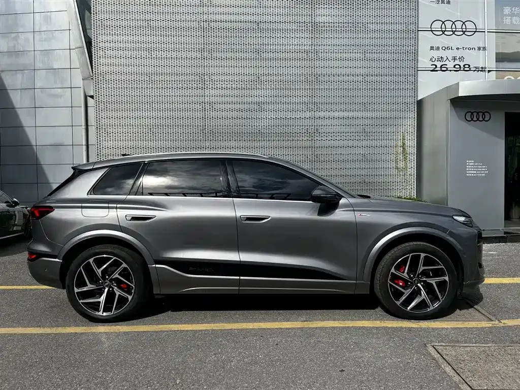 Audi Q6L e-tron — фото 5