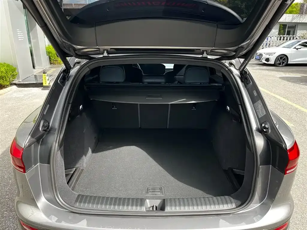 Audi Q6L e-tron — фото 2