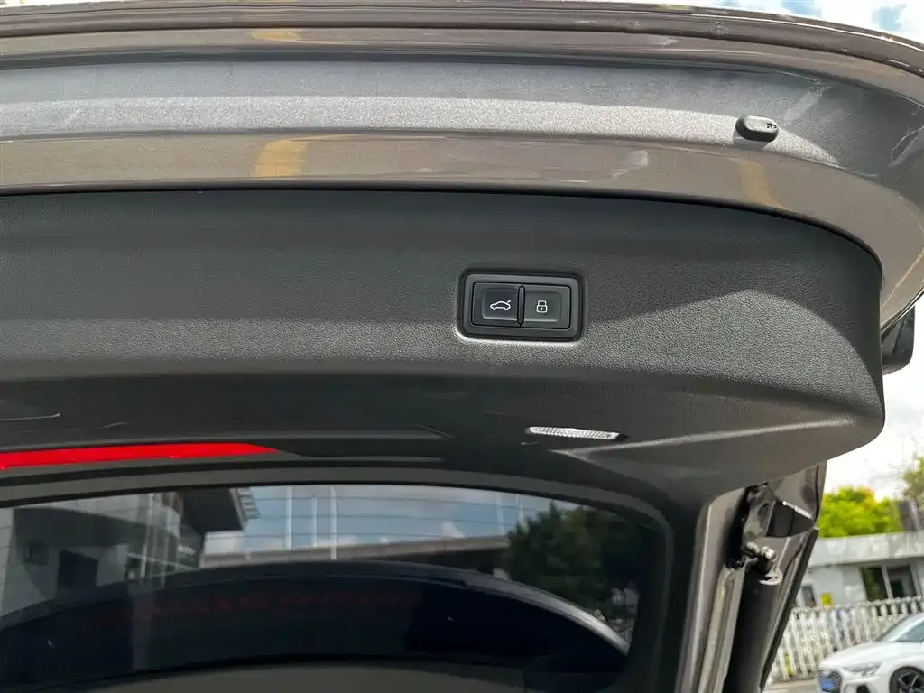 Audi Q6L e-tron — фото 10