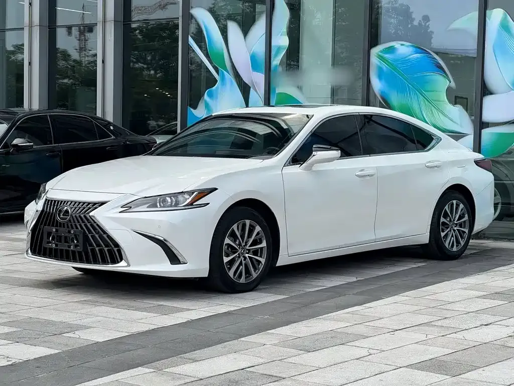 Lexus ES — фото 1