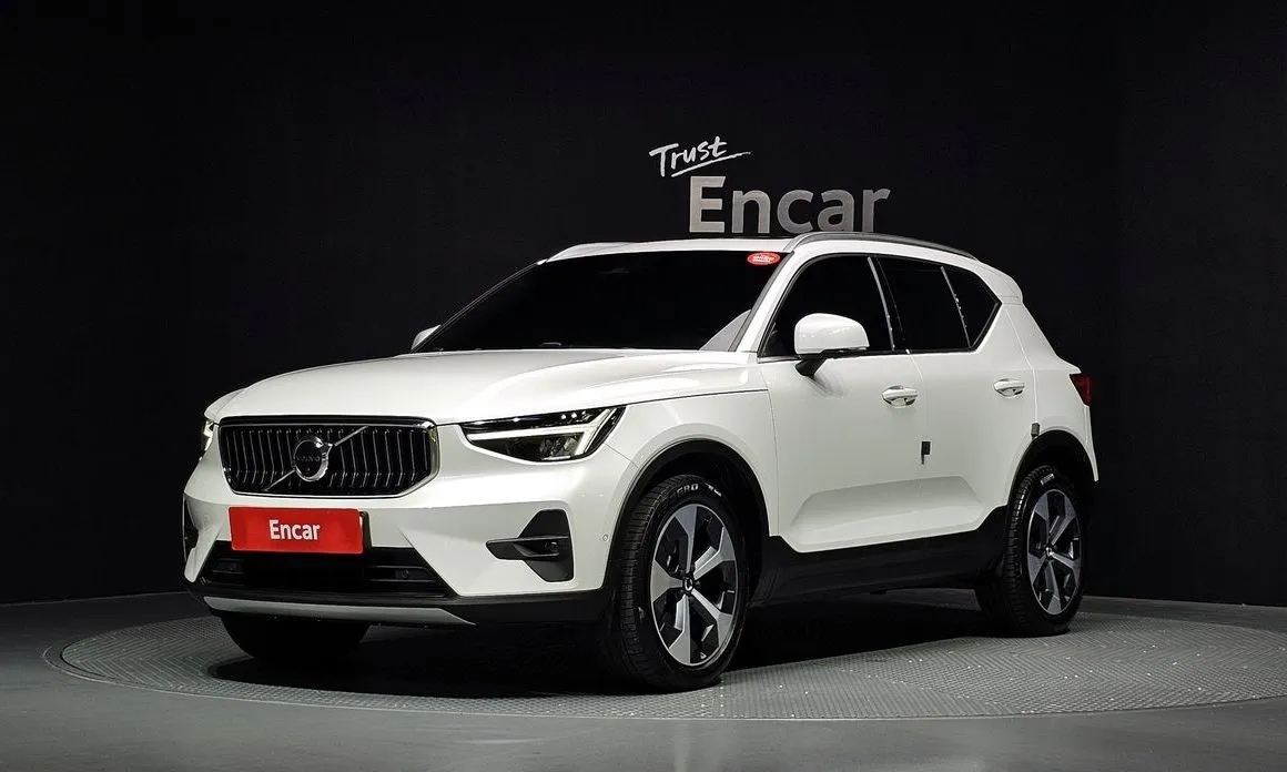 Volvo XC40 — фото 1