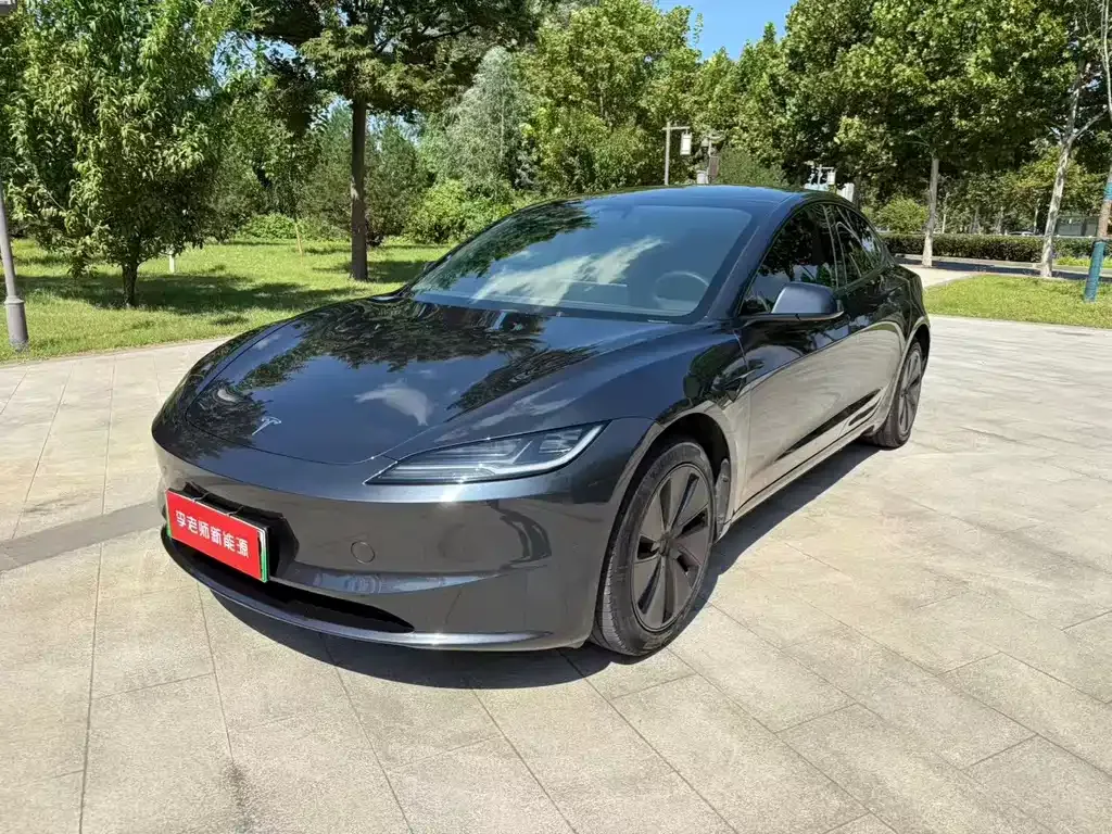 Tesla Model 3 — фото 1