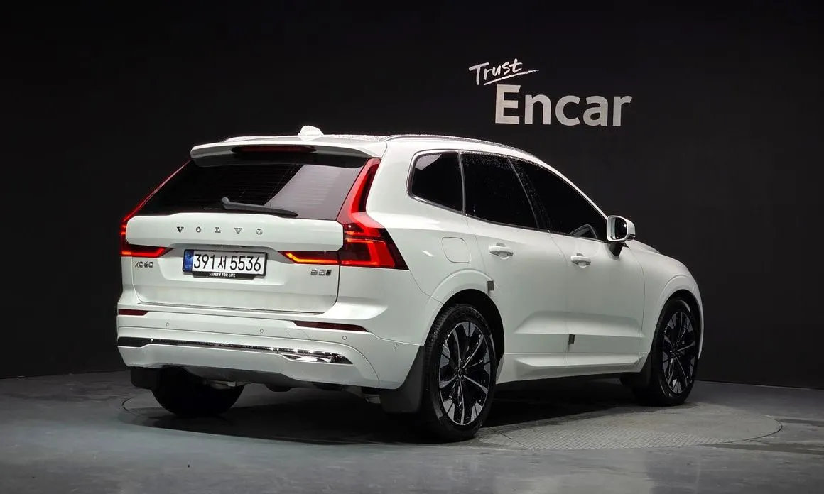 Volvo XC60 — фото 9
