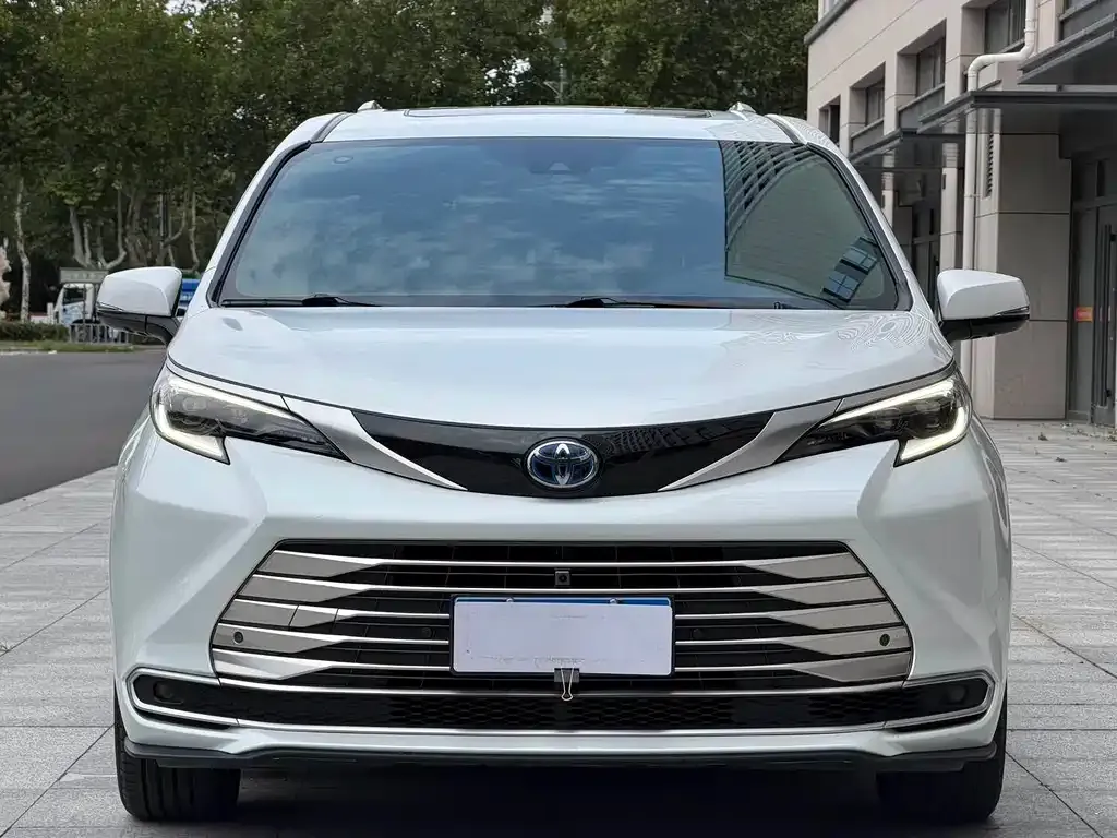 Toyota Sienna — фото 4