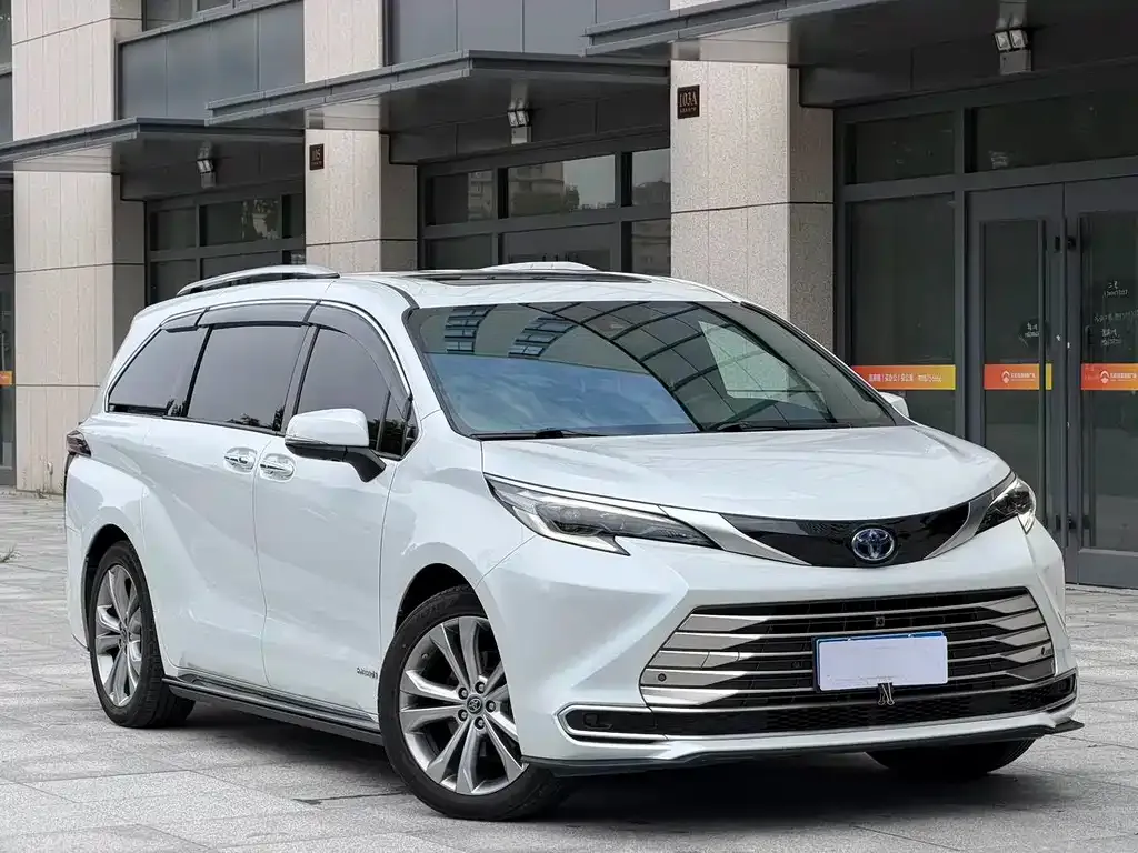 Toyota Sienna — фото 3