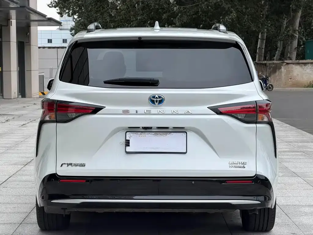 Toyota Sienna — фото 7