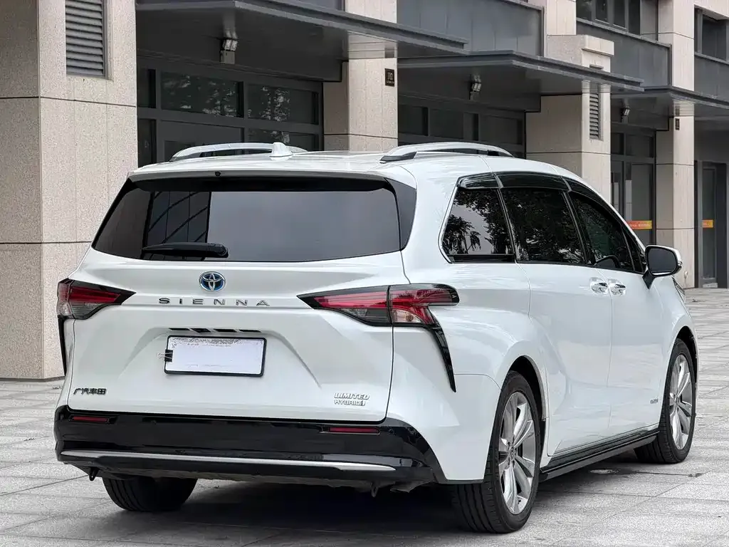 Toyota Sienna — фото 8