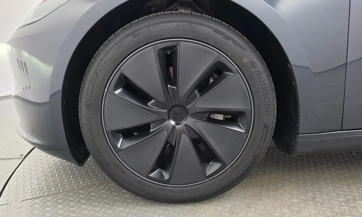 Tesla Model 3 — фото 9