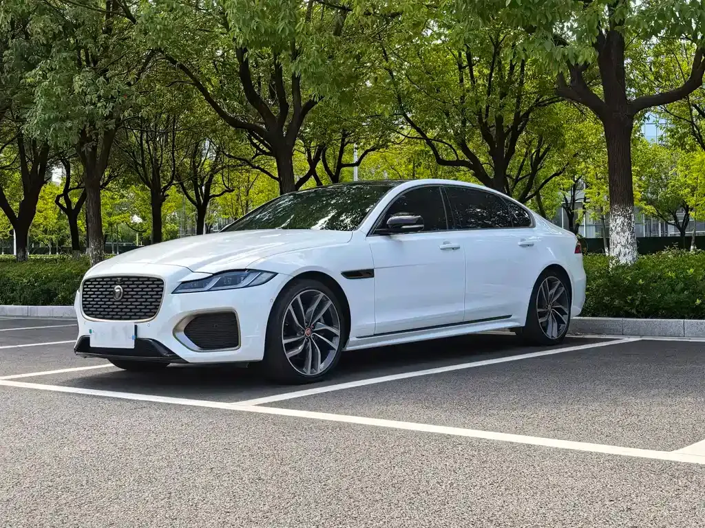 Jaguar XFL — фото 1