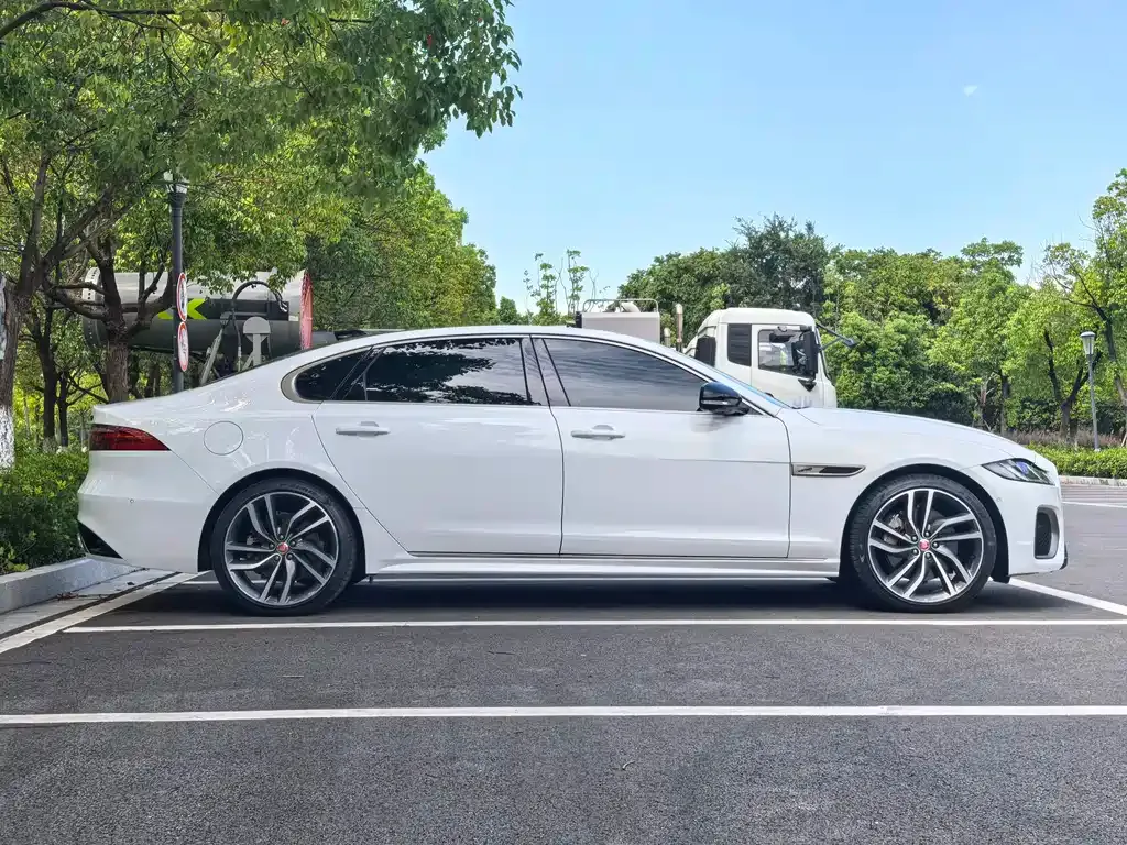 Jaguar XFL — фото 10