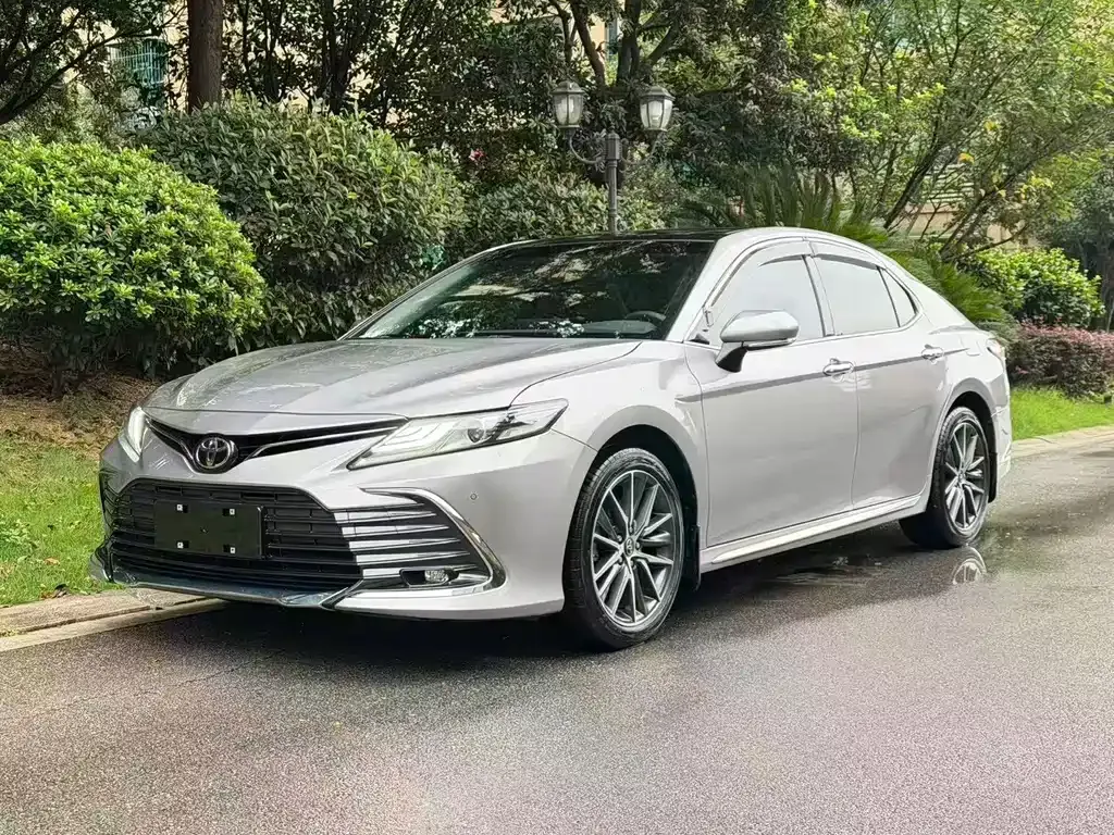 Toyota Camry — фото 9
