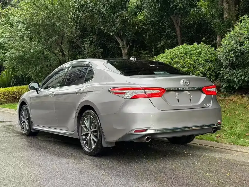 Toyota Camry — фото 6