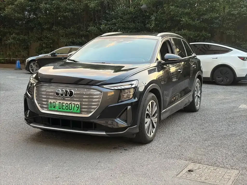 Audi Q5 e-tron — фото 1
