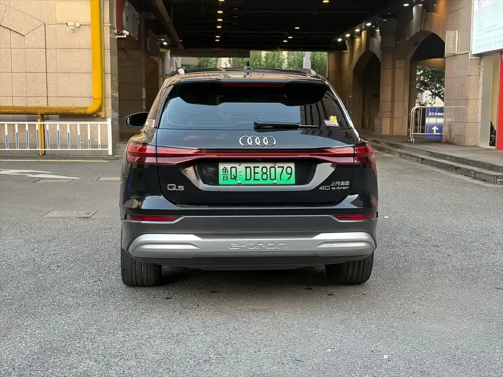Audi Q5 e-tron — фото 2