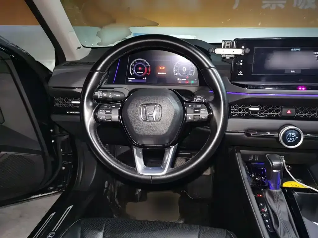 Honda Accord — фото 7