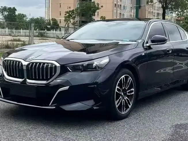 BMW 5 Series — фото 1