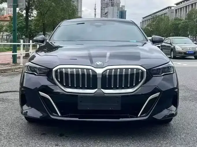 BMW 5 Series — фото 4