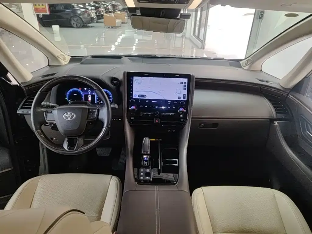Toyota Alphard — фото 9