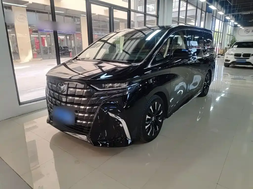 Toyota Alphard — фото 8