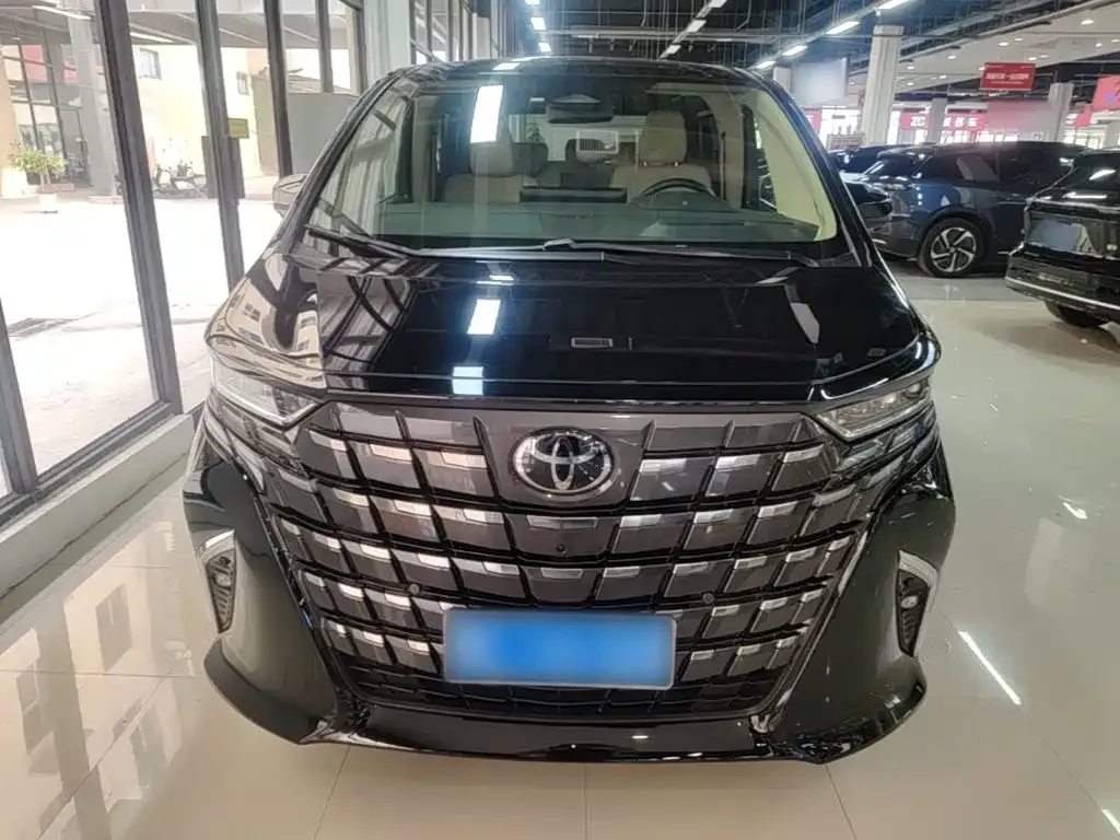 Toyota Alphard — фото 4