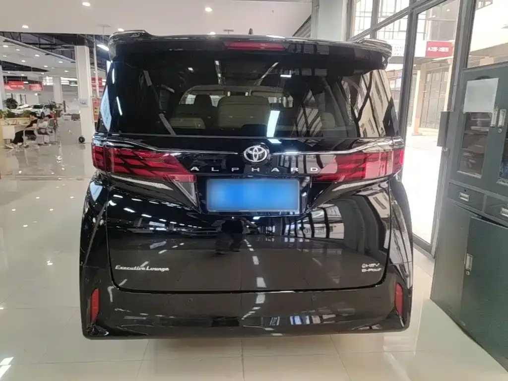 Toyota Alphard — фото 6