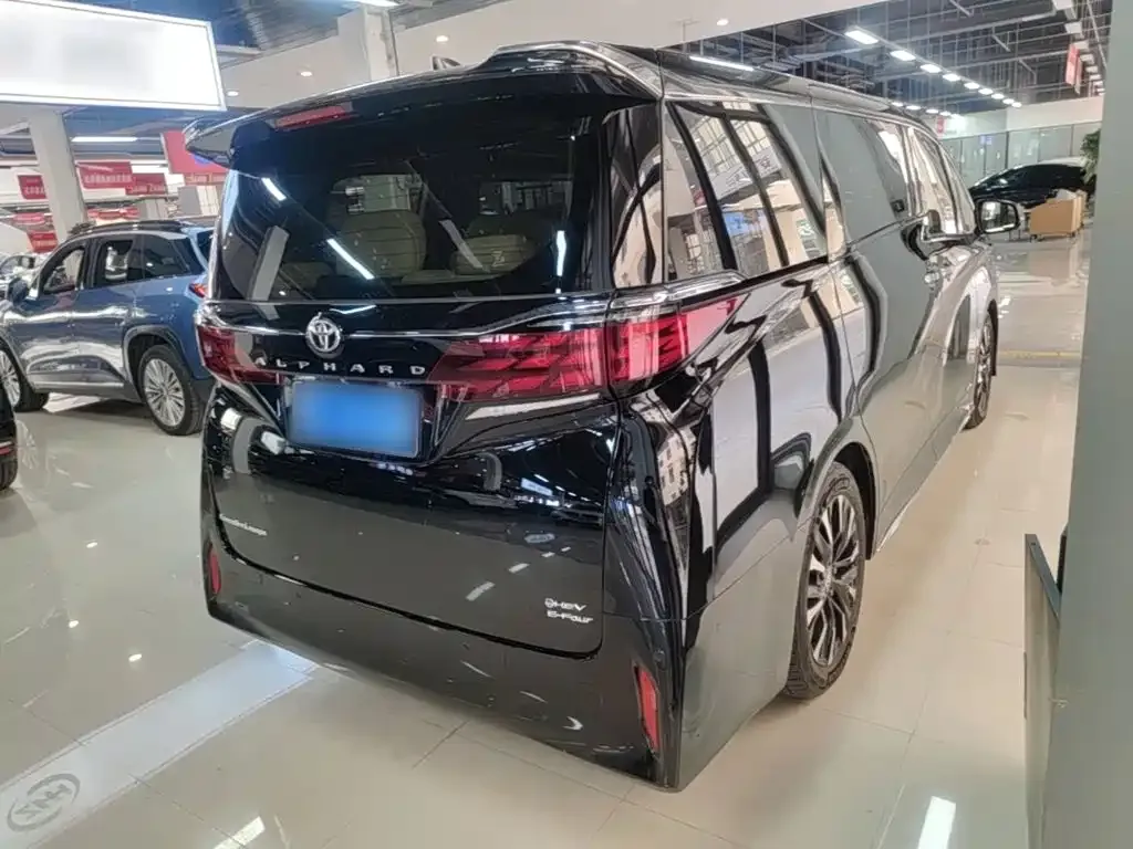 Toyota Alphard — фото 10