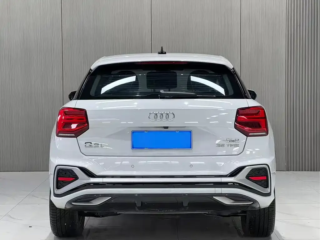 Audi Q2L — фото 2